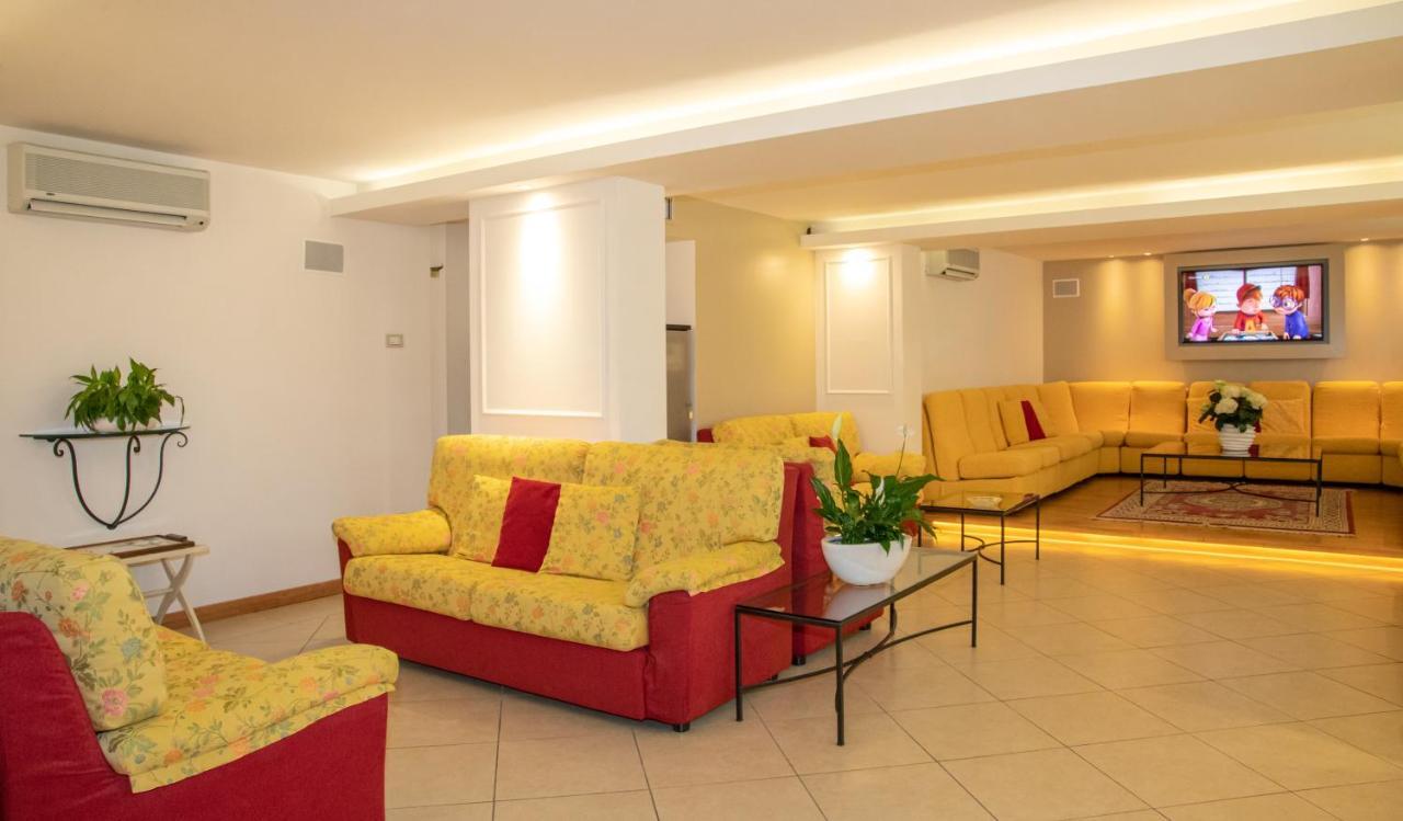 Hotel Imperia Lido di Jesolo Exterior foto