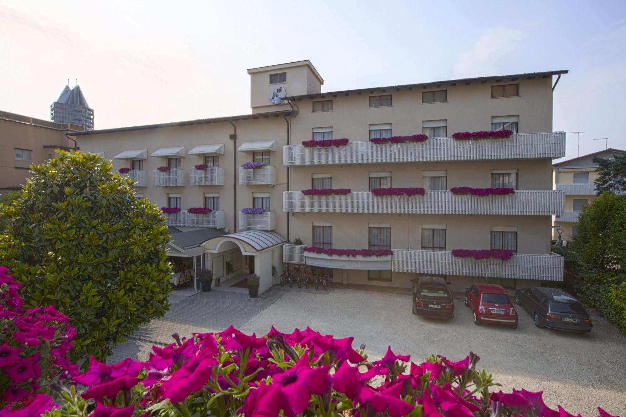 Hotel Imperia Lido di Jesolo Exterior foto